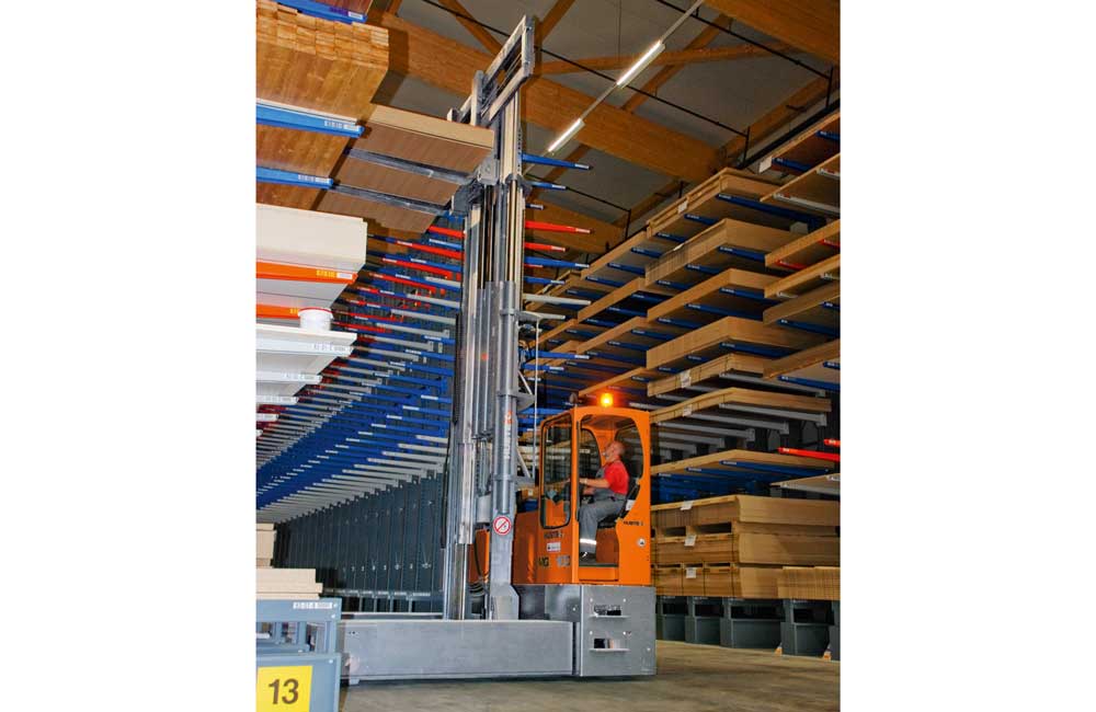 Hubtex MQ 100 Electric Multidirectional Sideloader carrying lumber